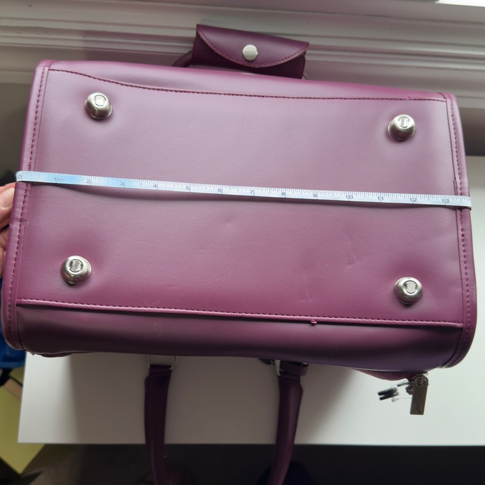 Mary Kay Carry-On Bag - Like NEW! - Picture 4 of 13